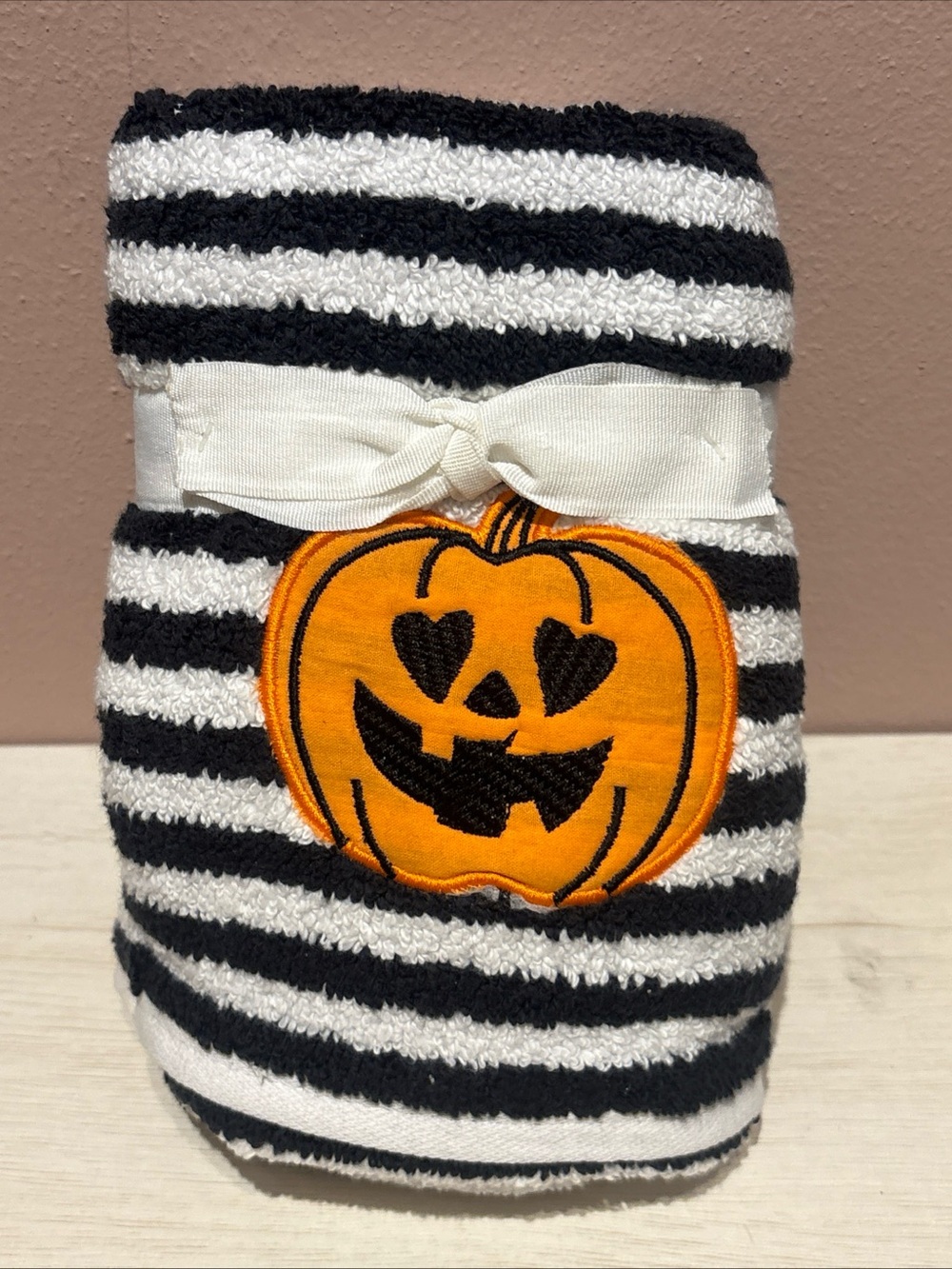 Betsey Johnson Halloween Hand Towels Pumpkin  2pc Jack-o-lantern NEW